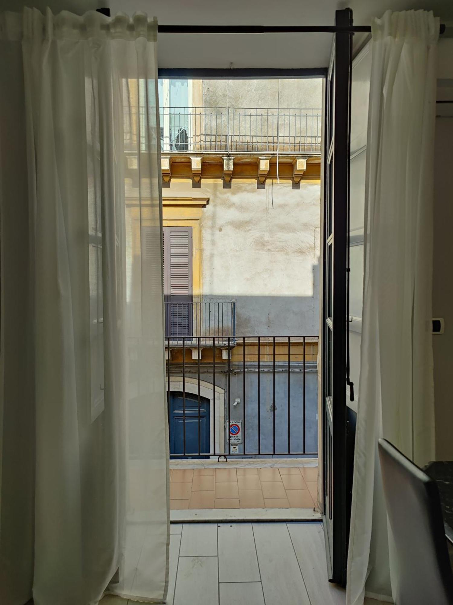 Delph'S House Appartement Catánia Buitenkant foto